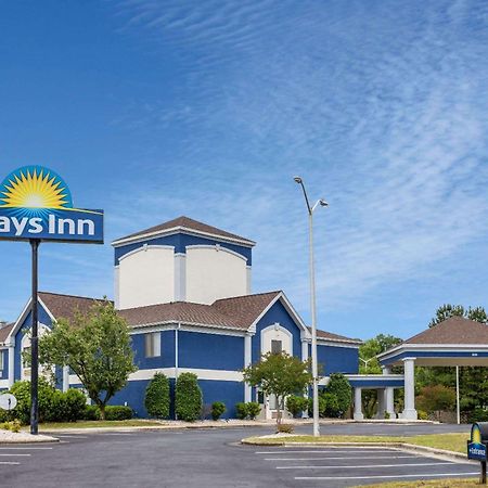 Days Inn By Wyndham Louisburg Eksteriør billede
