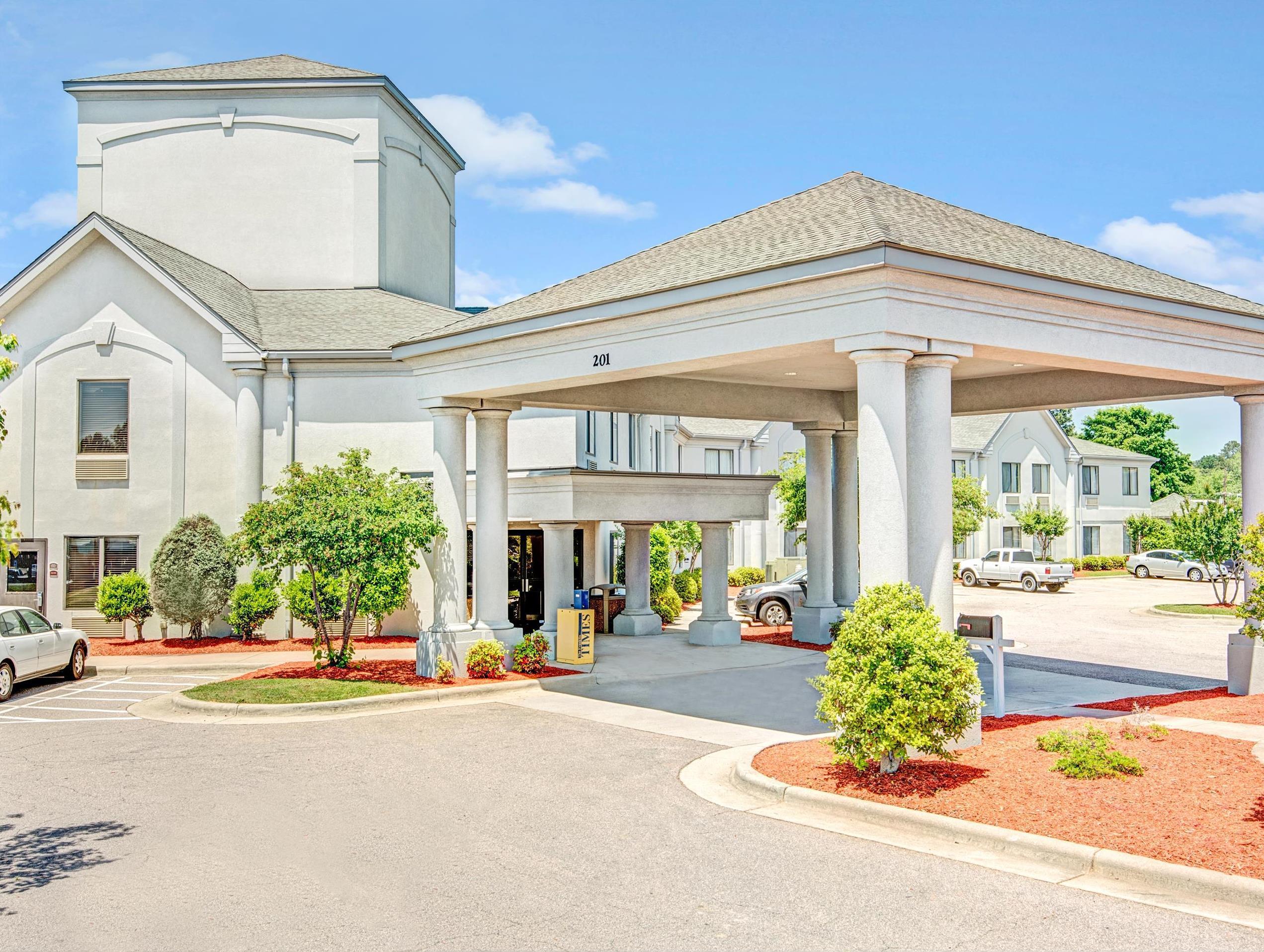 Days Inn By Wyndham Louisburg Eksteriør billede