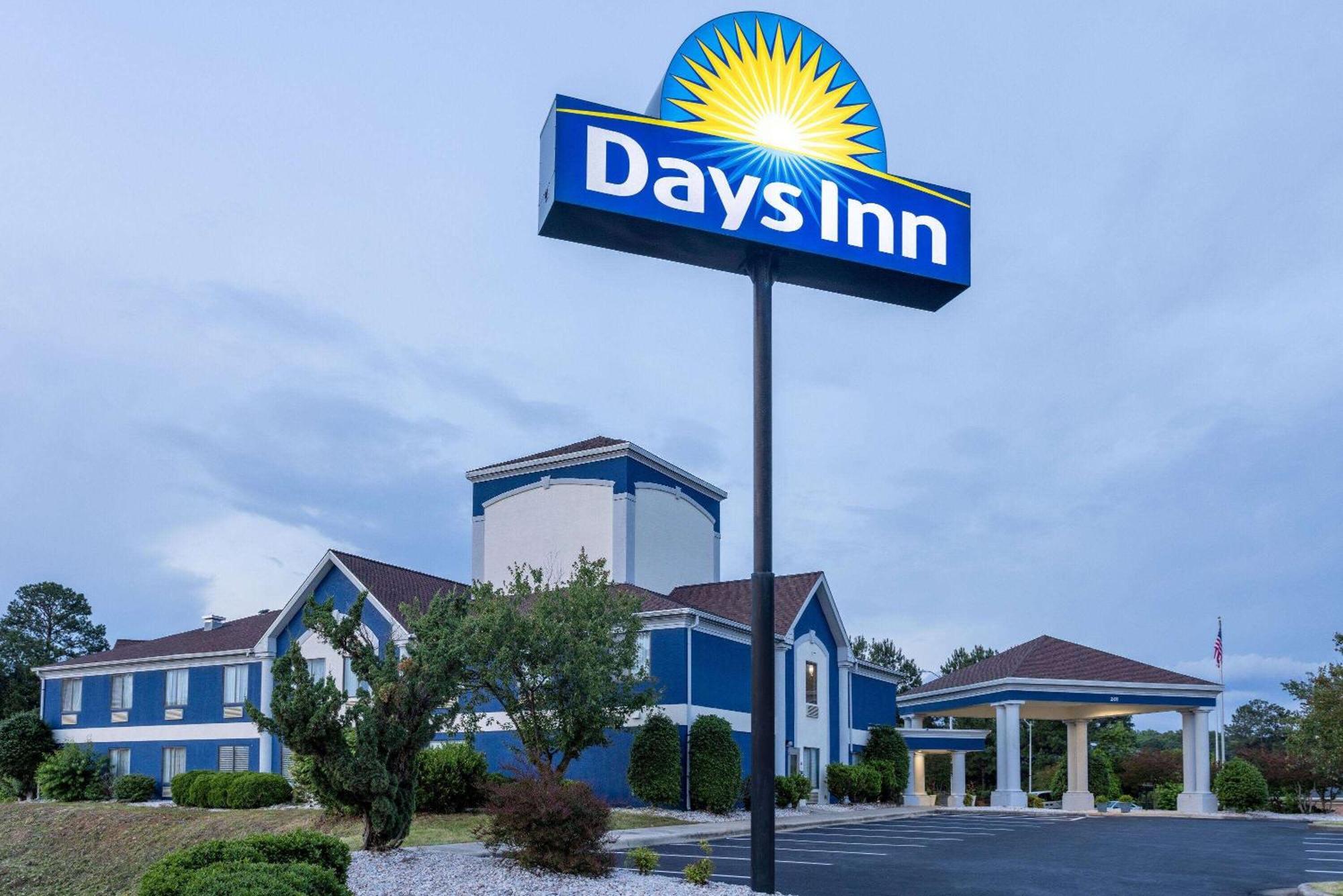 Days Inn By Wyndham Louisburg Eksteriør billede