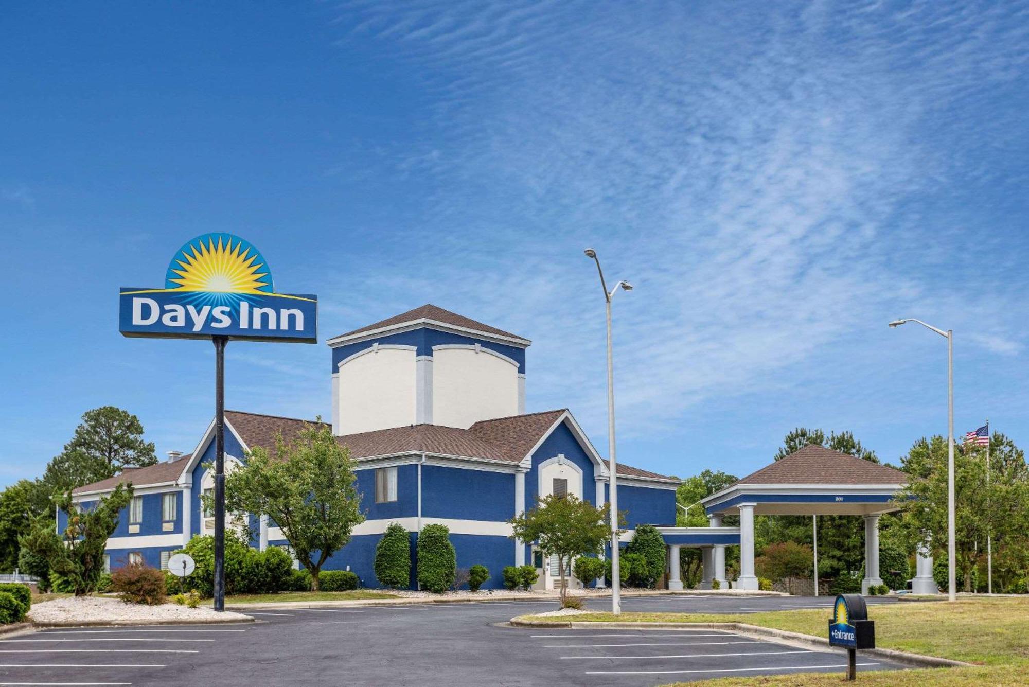 Days Inn By Wyndham Louisburg Eksteriør billede